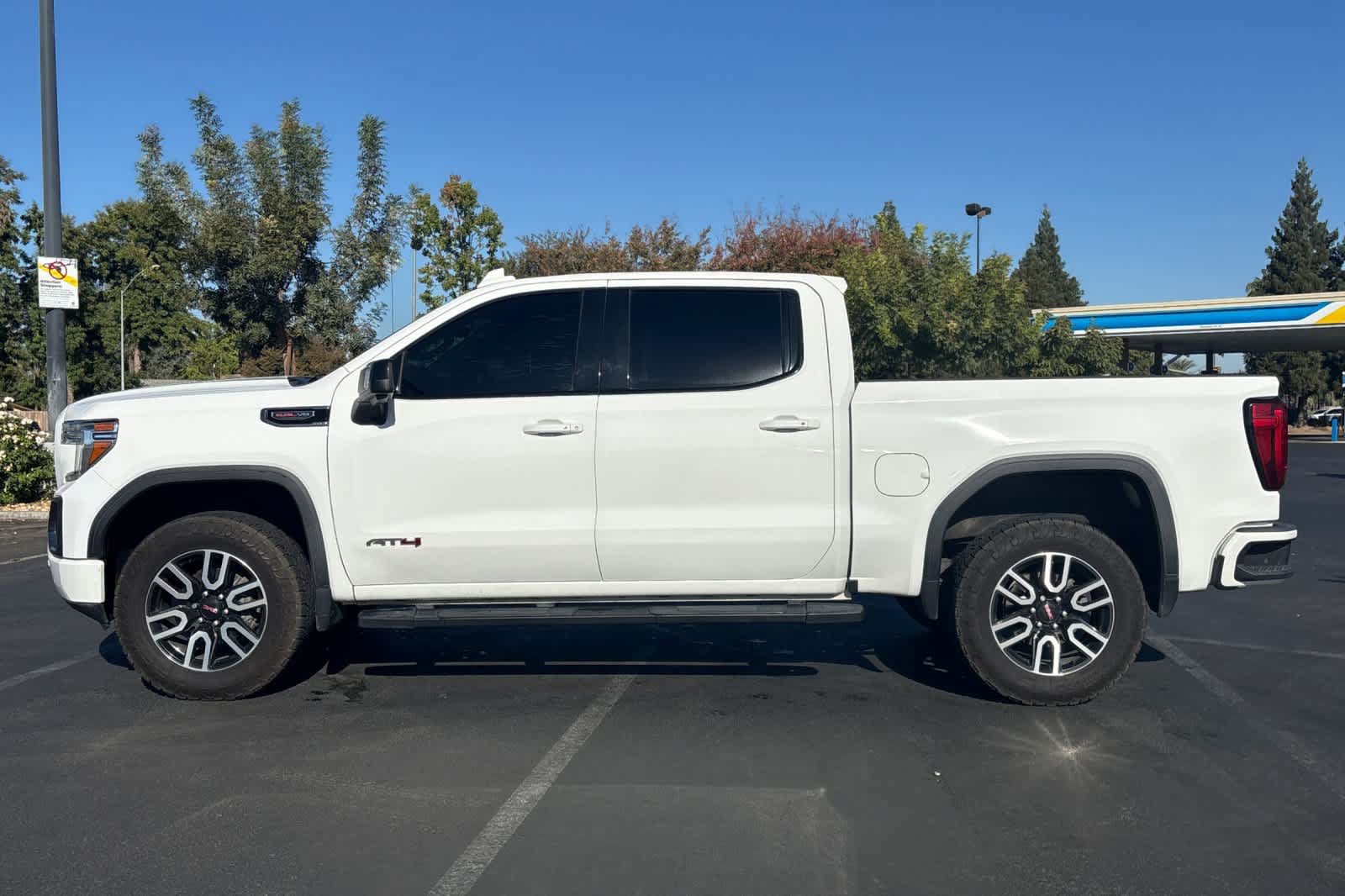 Used 2020 GMC Sierra 1500 AT4 w/ AT4 Premium Package AWD/4WD image 5