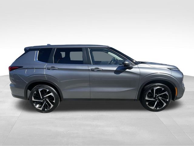 Used 2024 Mitsubishi Outlander SE image 2