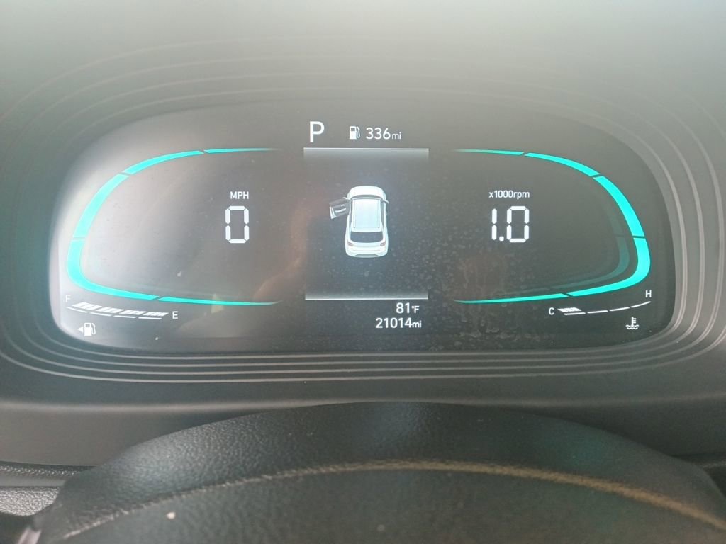 Used 2025 Hyundai Venue SEL FWD image 2