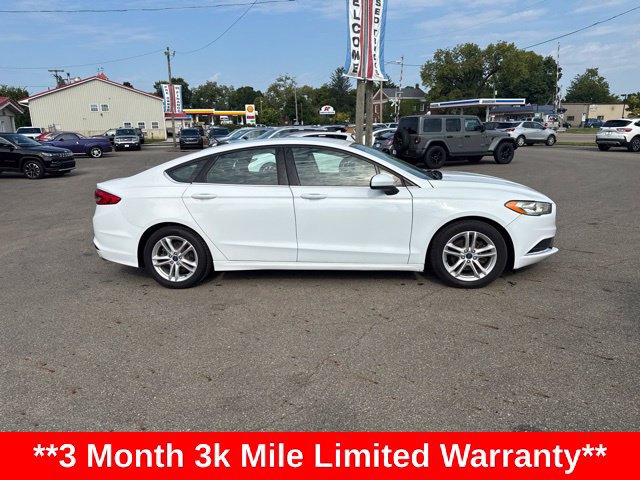 Used 2018 Ford Fusion SE w/ Fusion SE Technology Package FWD image 2