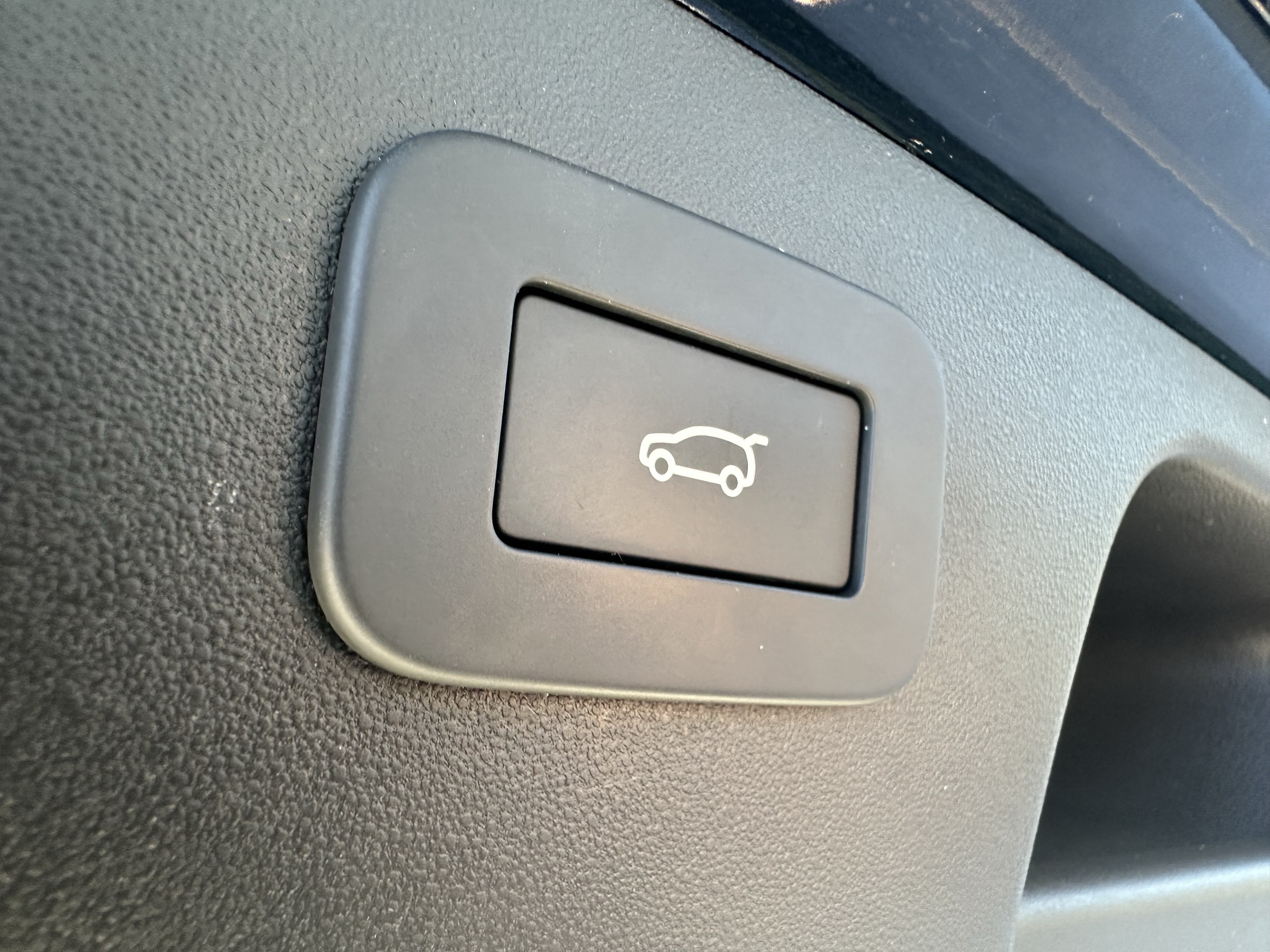 Certified 2024 Jaguar E-PACE R-Dynamic SE AWD/4WD image 36