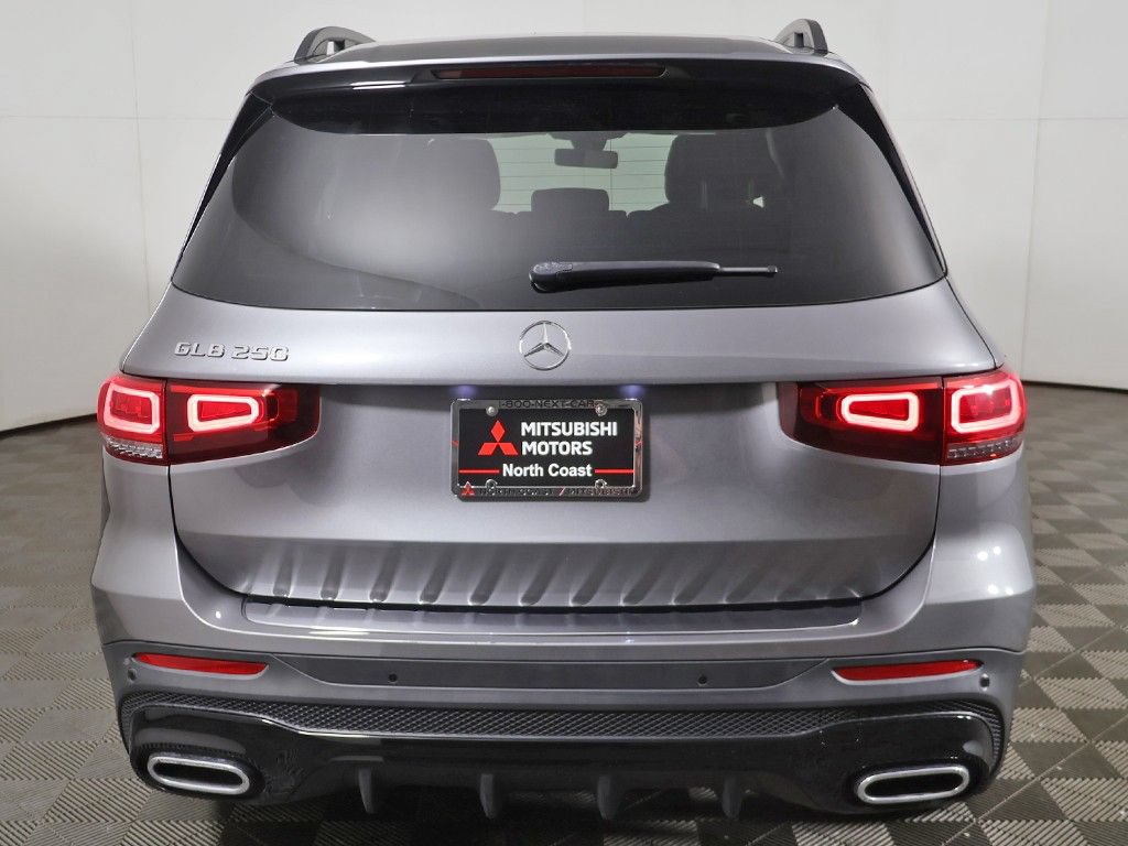 Used 2023 Mercedes-Benz GLB 250 w/ AMG Line image 11