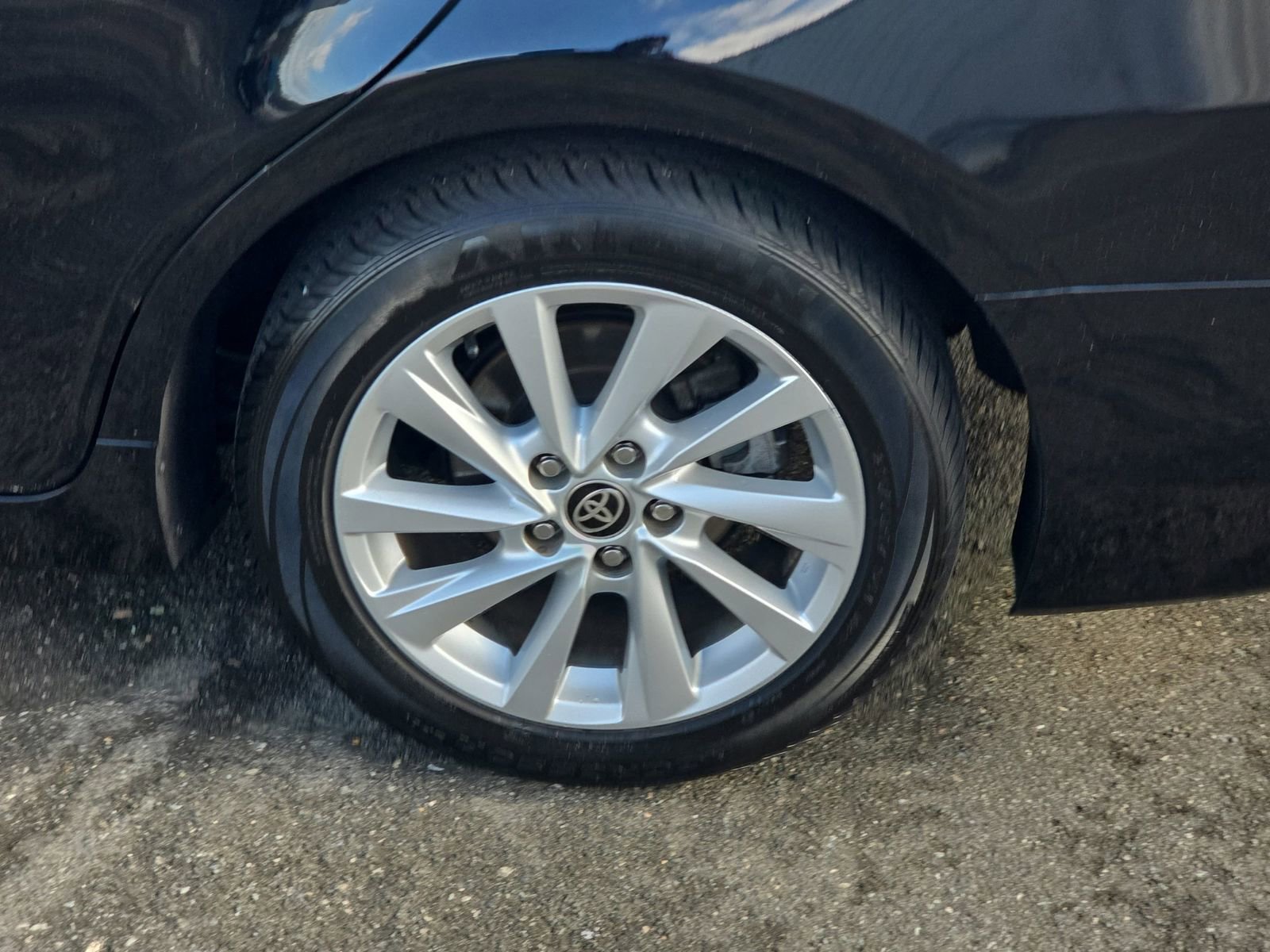 Used 2021 Toyota Camry LE image 37