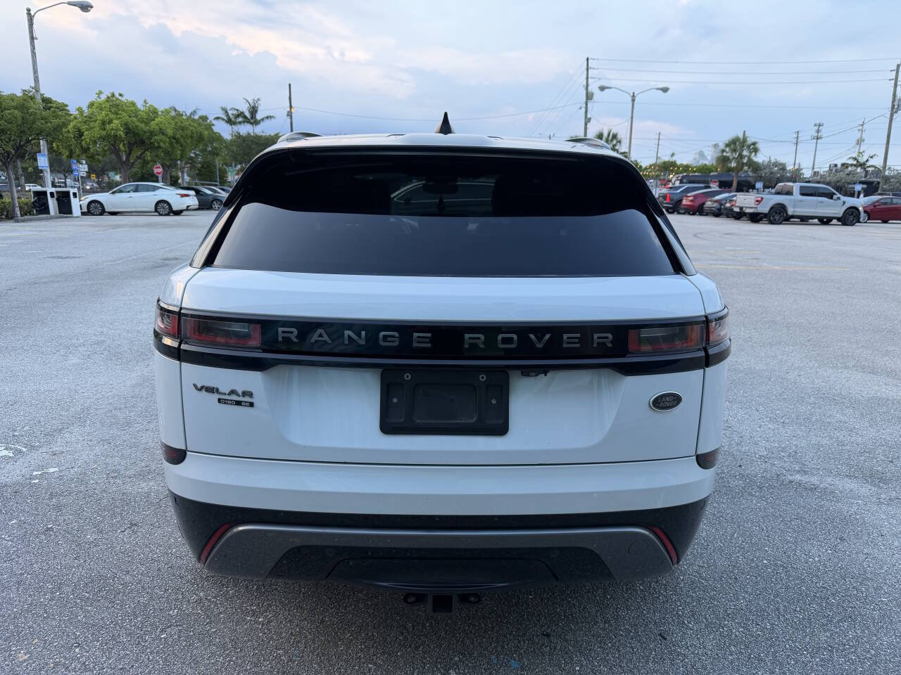Used 2018 Land Rover Range Rover Velar R-Dynamic SE AWD/4WD image 9