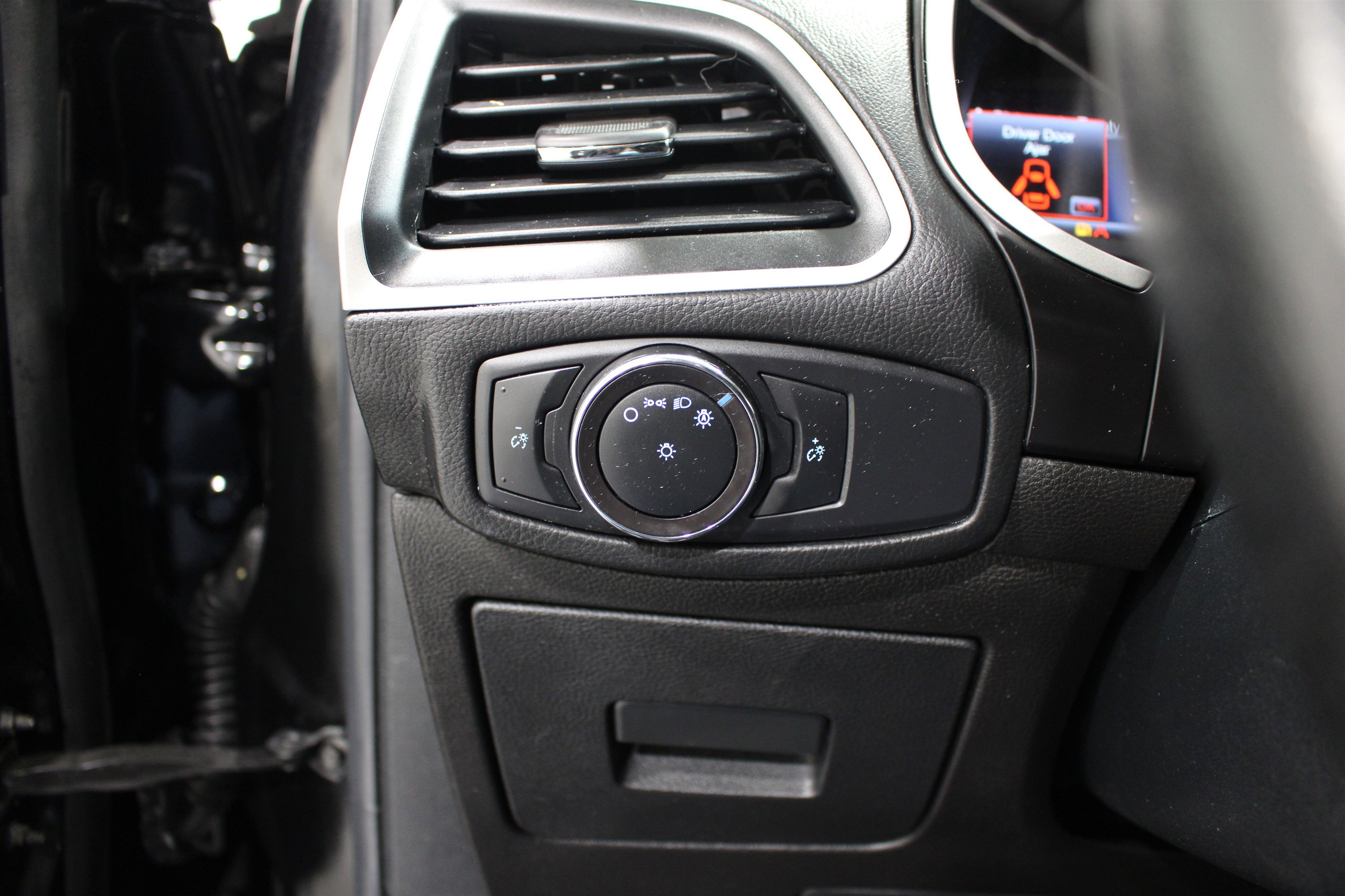 Used 2017 Ford Edge SEL w/ Equipment Group 201A FWD image 9