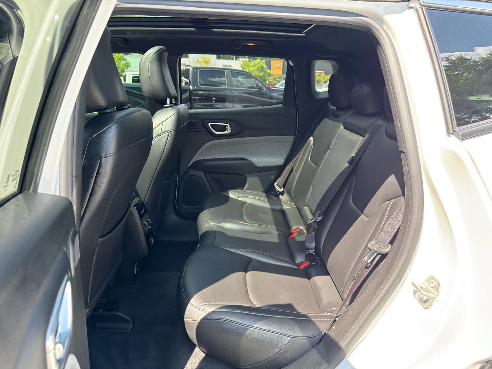 Used 2024 Jeep Compass Latitude w/ Sun and Sound Group AWD/4WD image 26