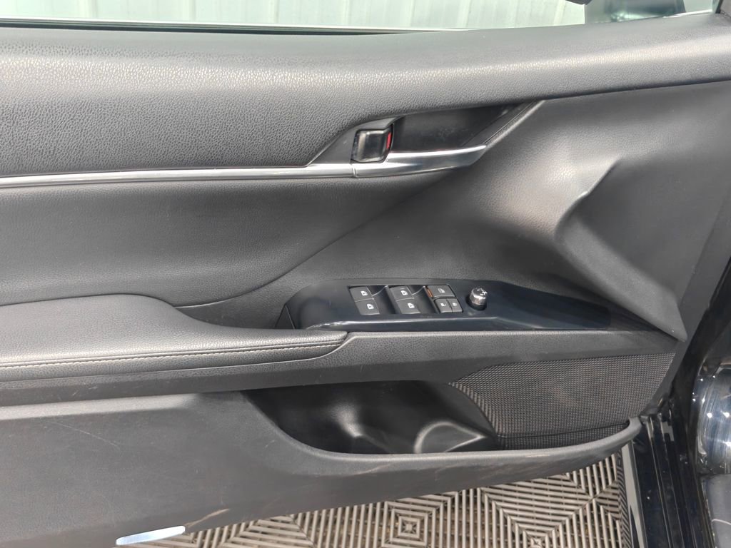 Used 2020 Toyota Camry XSE FWD image 48