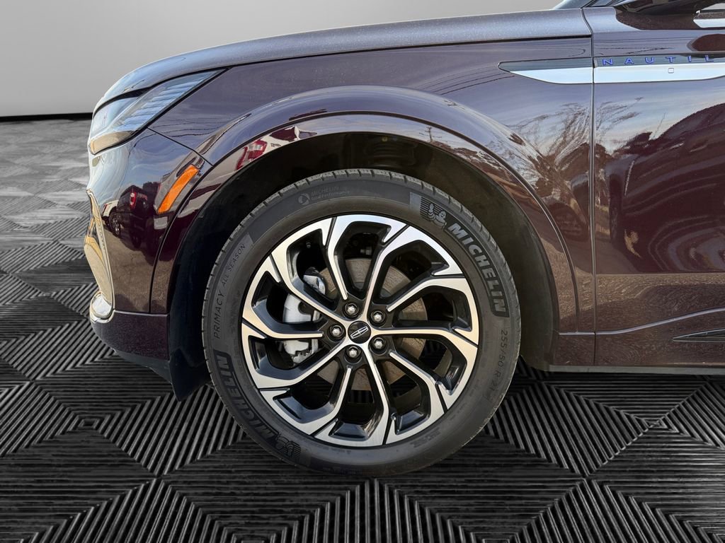 Used 2025 Lincoln Nautilus Reserve image 14