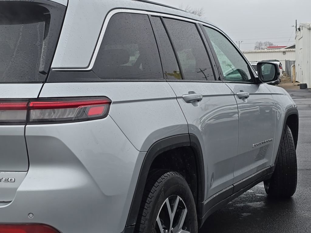 Used 2024 Jeep Grand Cherokee Limited AWD/4WD image 76