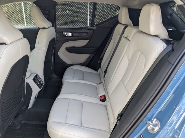 New 2025 Volvo XC40 B5 Plus w/ Protection Package Premier AWD/4WD image 18