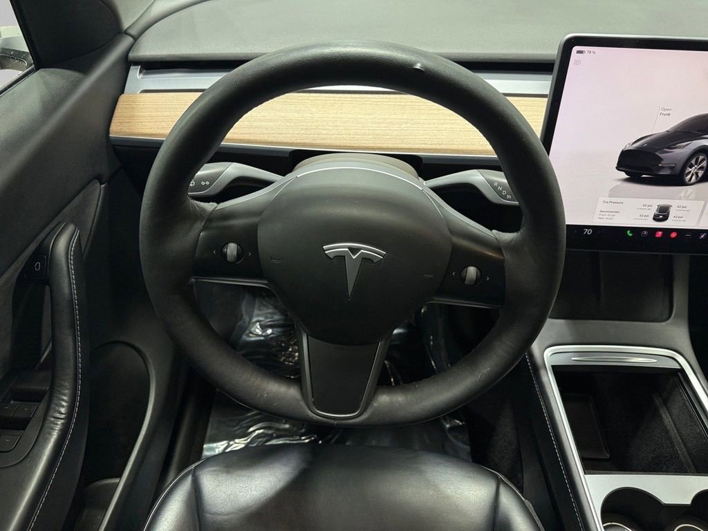 Used 2022 Tesla Model Y Long Range image 27