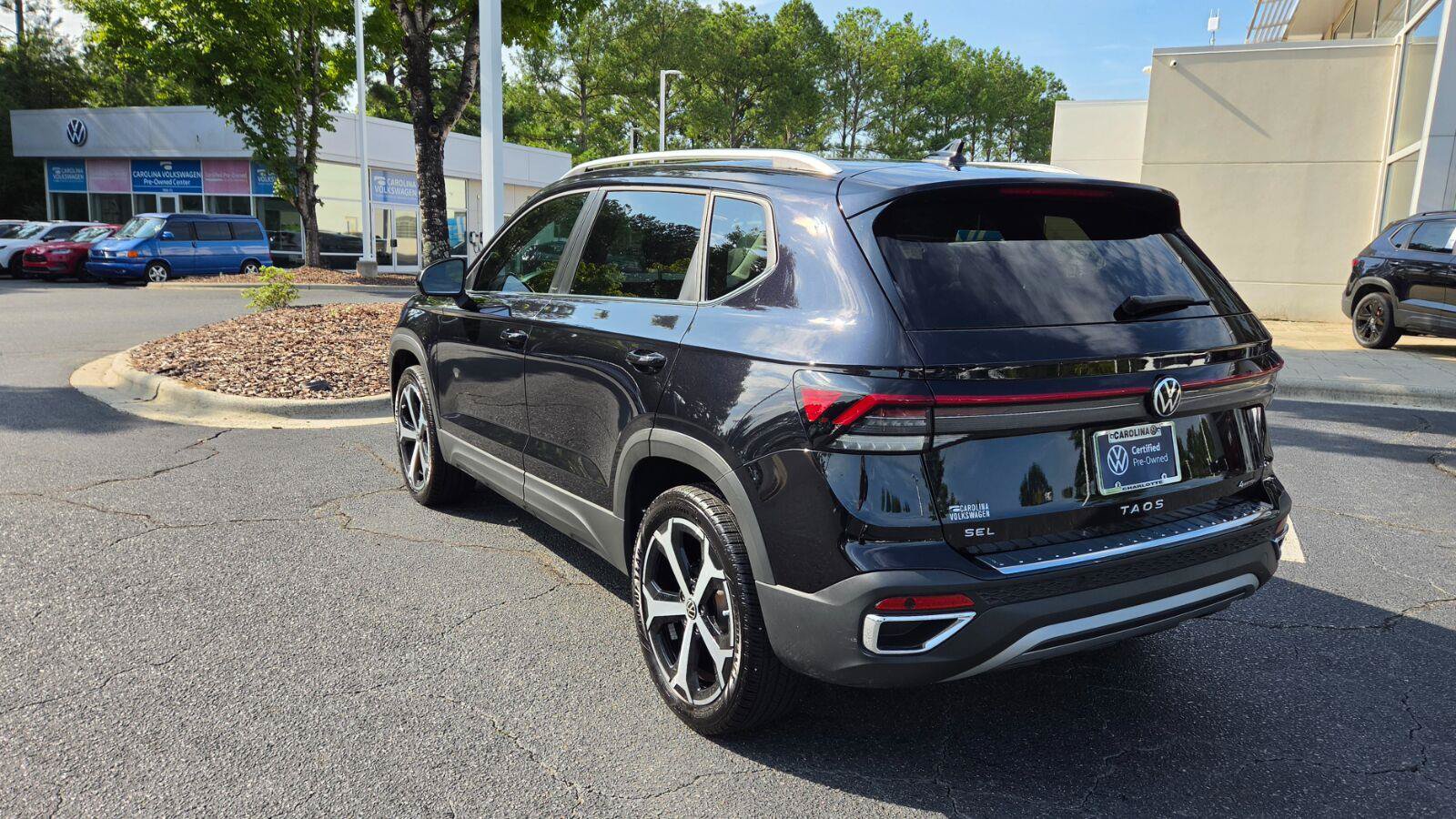 Used 2025 Volkswagen Taos SEL AWD/4WD image 3