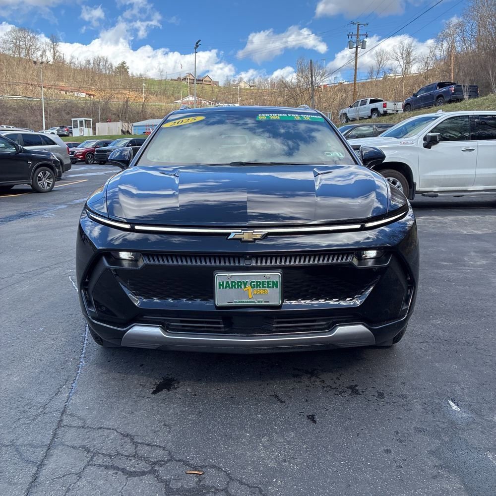 Used 2025 Chevrolet Equinox EV LT w/ Convenience Package image 2