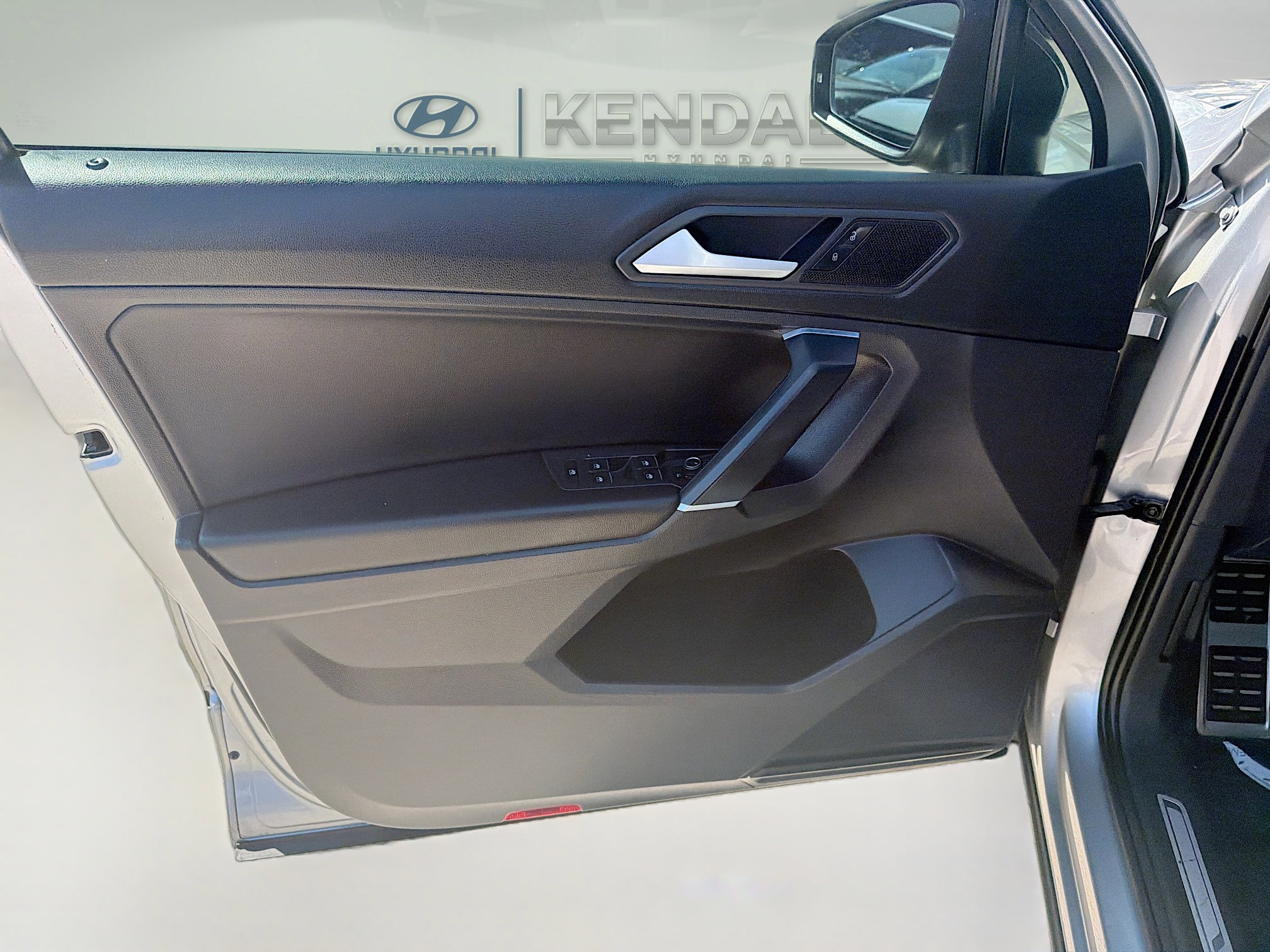 Used 2020 Volkswagen Tiguan SE R-Line image 17