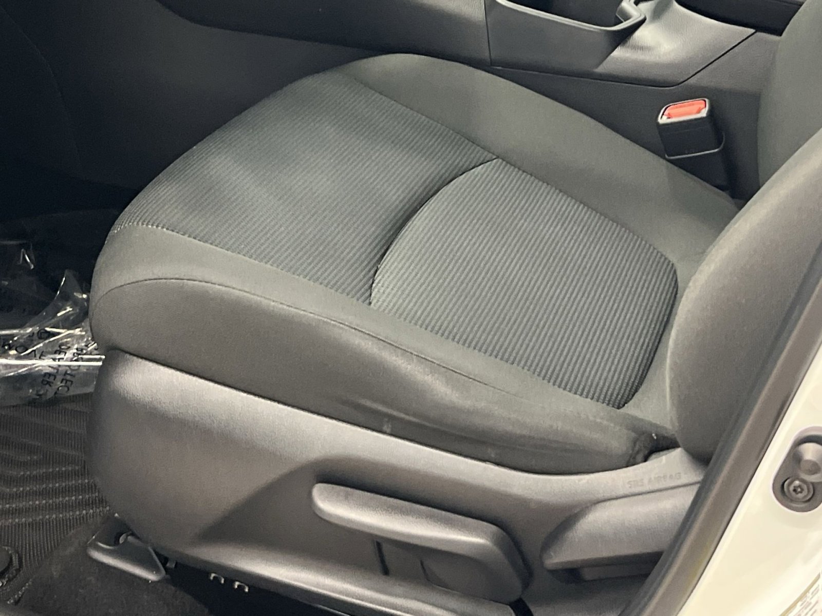 Used 2022 Toyota RAV4 LE image 13