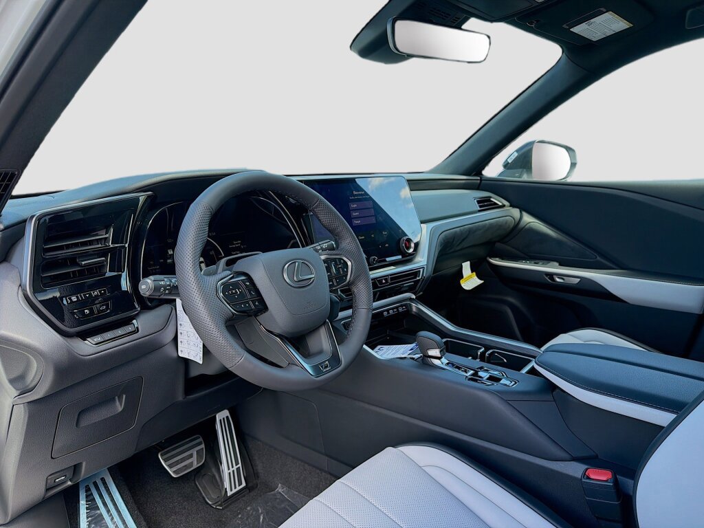 New 2026 Lexus TX 500h AWD image 4