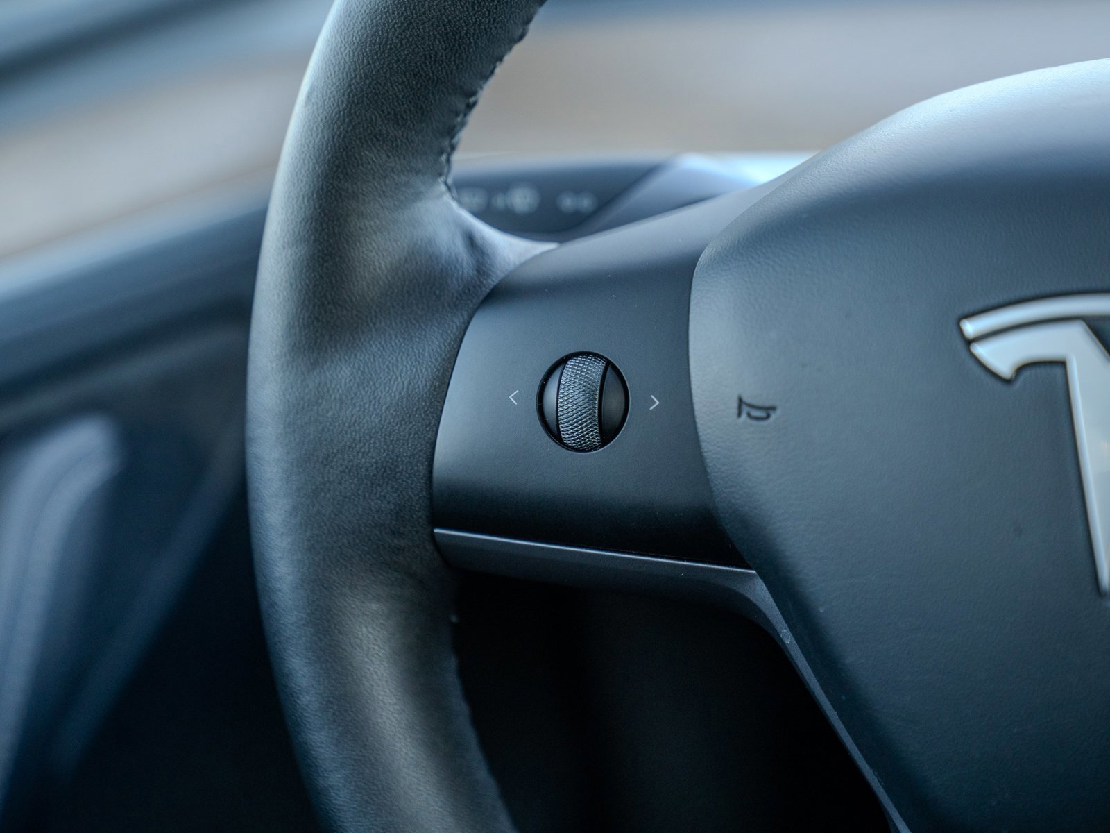 Used 2024 Tesla Model Y Performance image 25