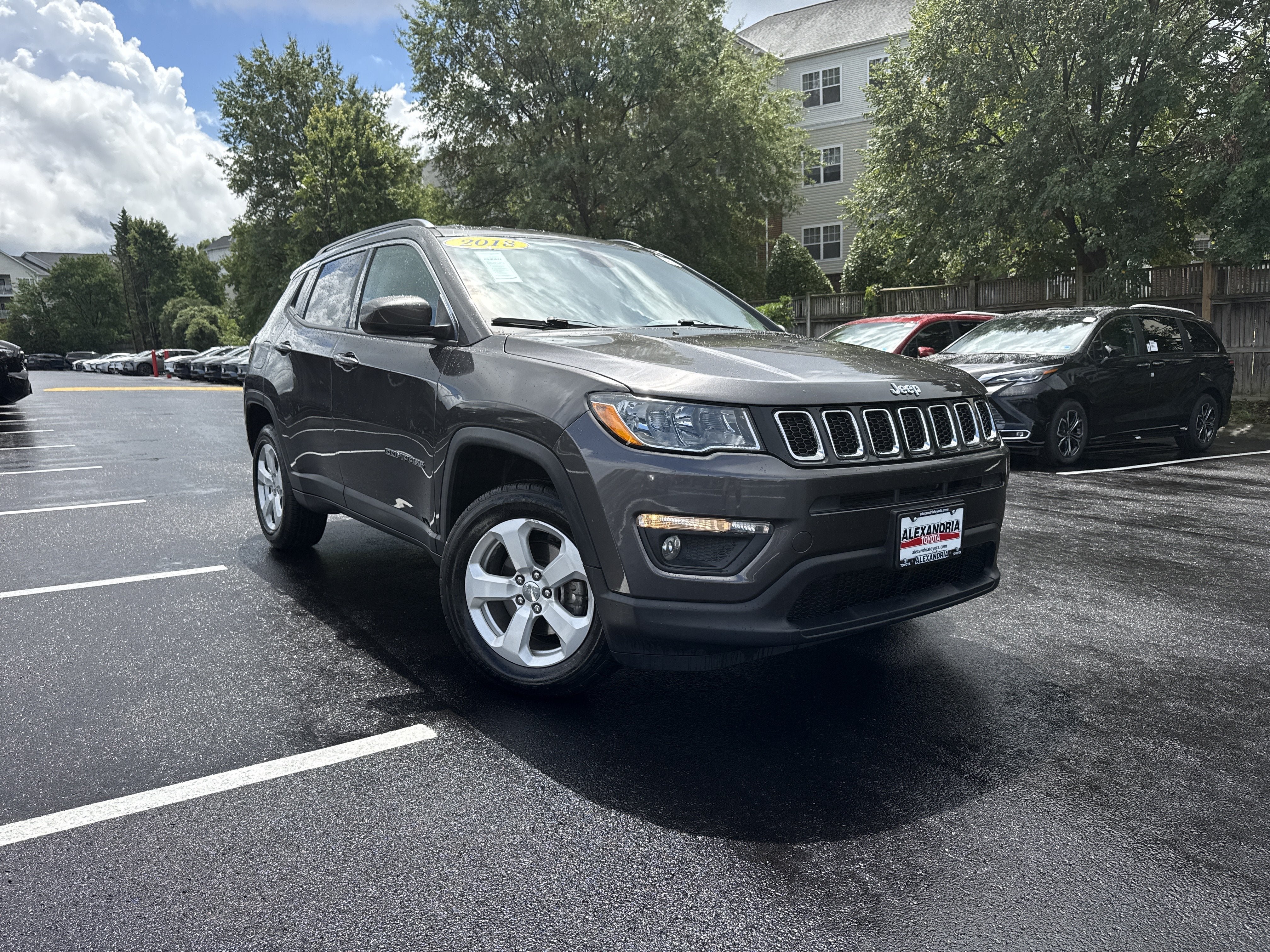 Used 2018 Jeep Compass Latitude w/ Popular Equipment Group AWD/4WD image 2