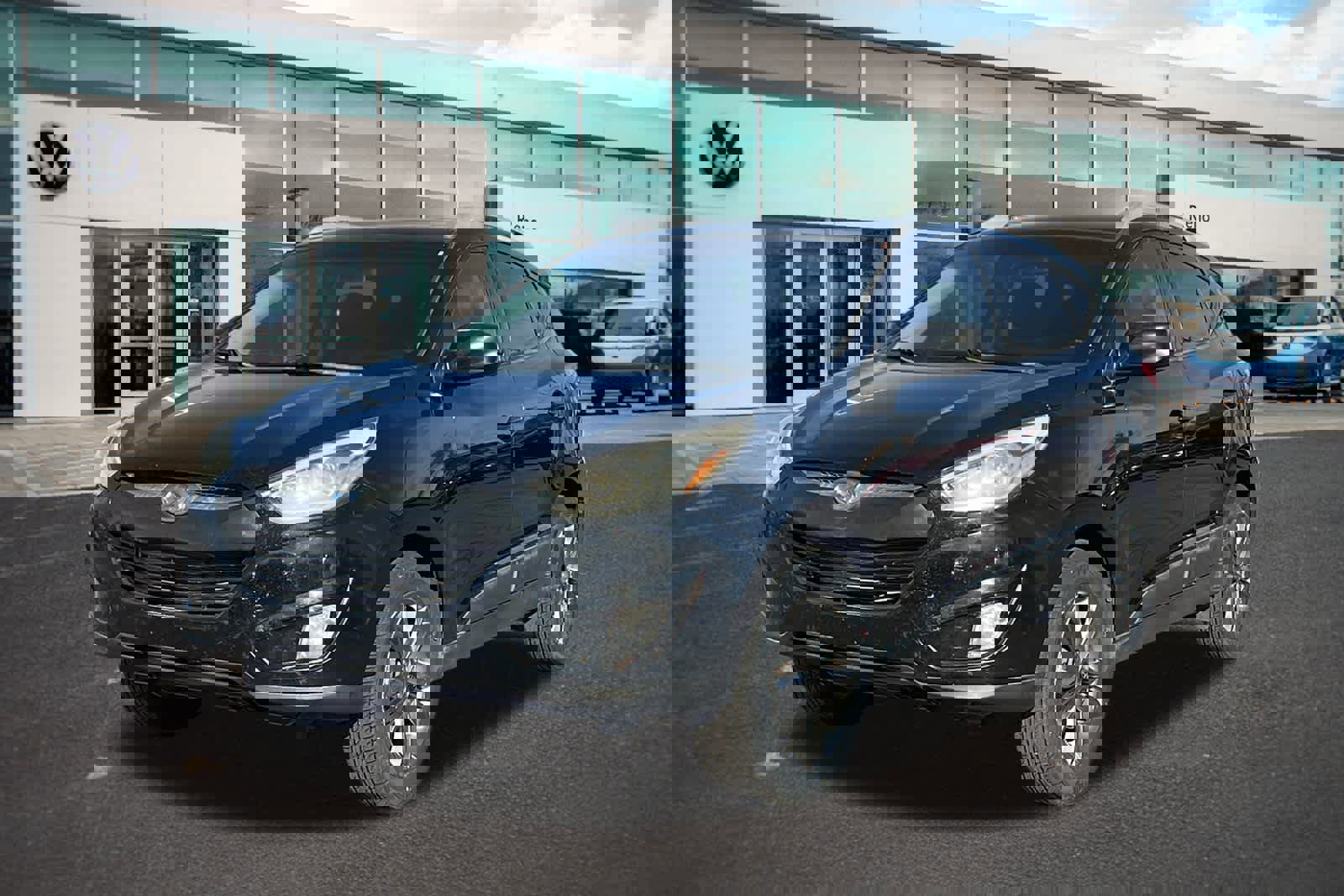 Used 2015 Hyundai Tucson SE image 1