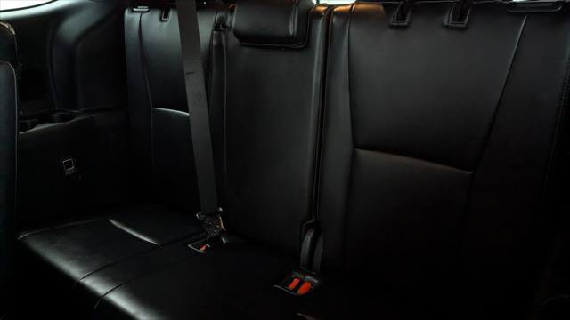Used 2023 Toyota Highlander XSE FWD image 18
