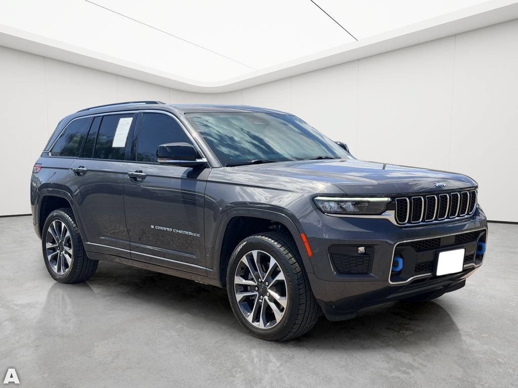Certified 2024 Jeep Grand Cherokee Overland w/ Luxury Tech Group IV AWD/4WD image 8