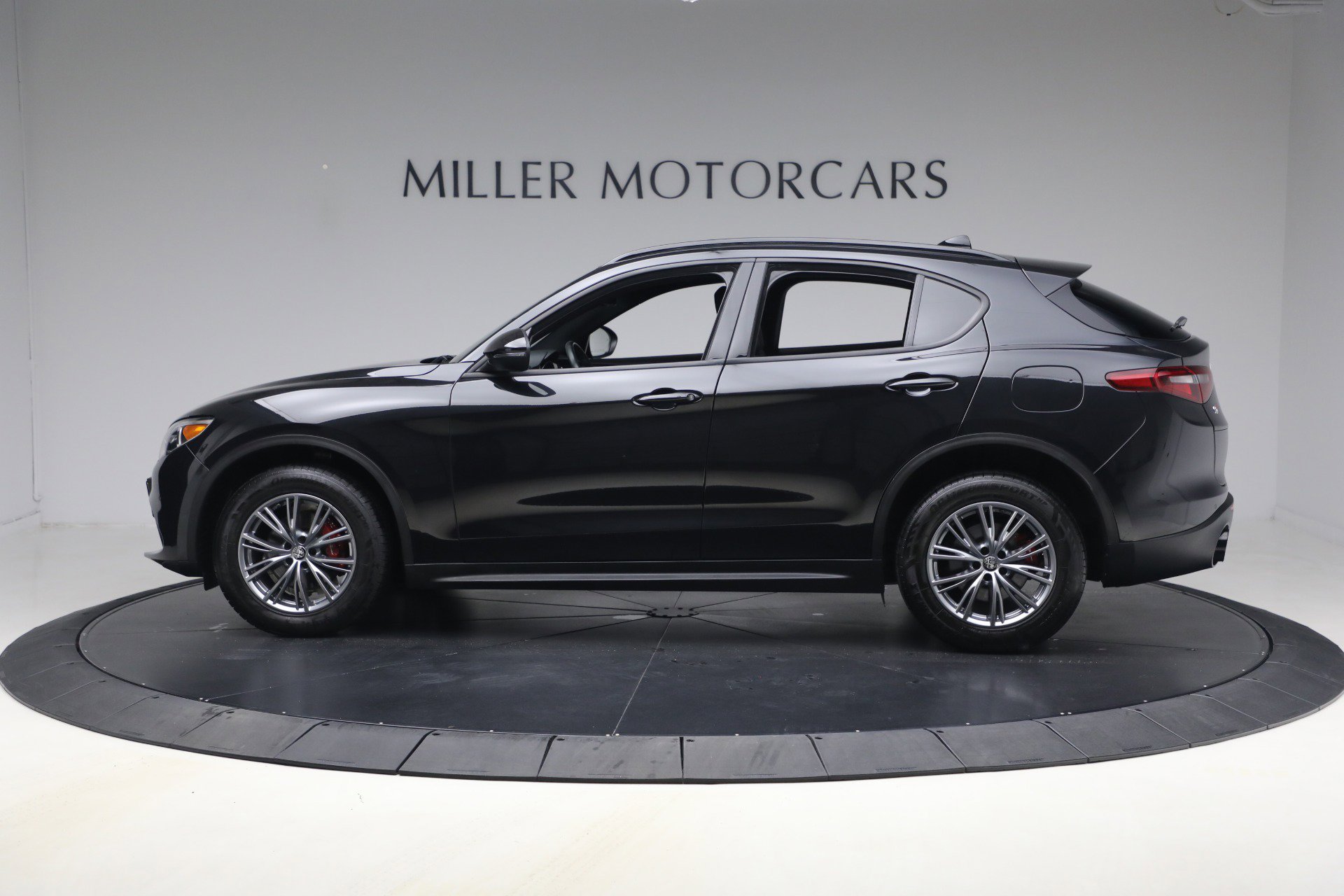 Used 2022 Alfa Romeo Stelvio Sprint AWD/4WD image 3