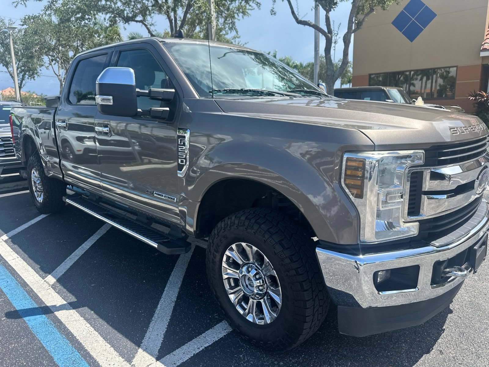 Used 2019 Ford F250 XLT w/ XLT Premium Package AWD/4WD image 1