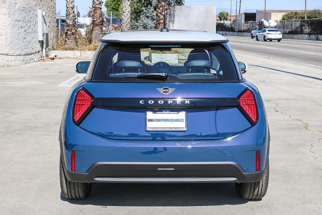 Used 2025 MINI Cooper 2-Door Hardtop image 6