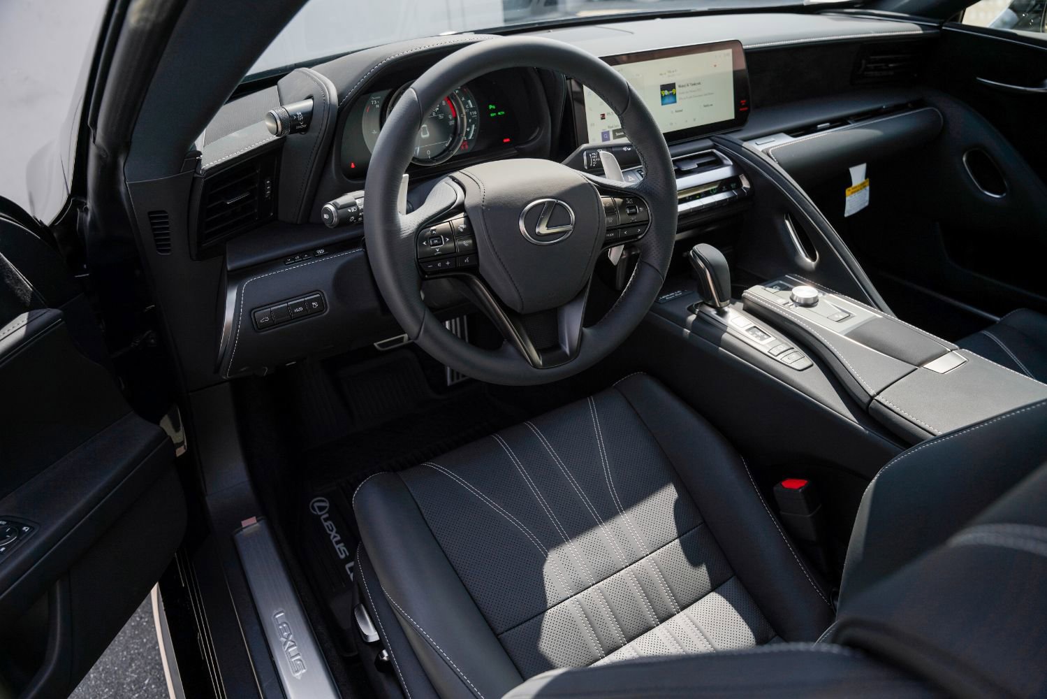 Used 2026 Lexus LC 500 Coupe w/ Bespoke Build Package RWD image 2