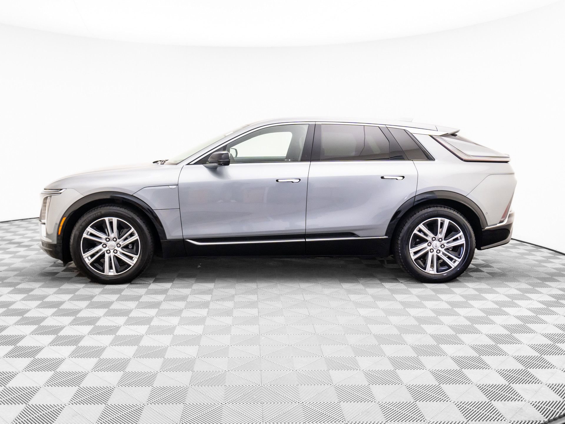 Certified 2024 Cadillac Lyriq Tech w/ Driver Assist Package image 2