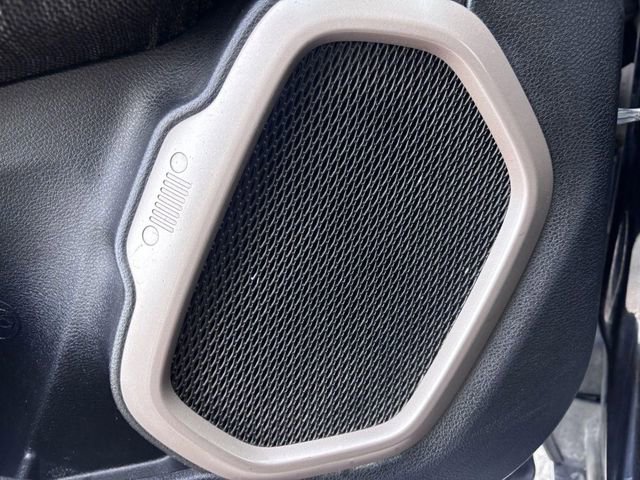 Used 2015 Jeep Renegade Limited image 14