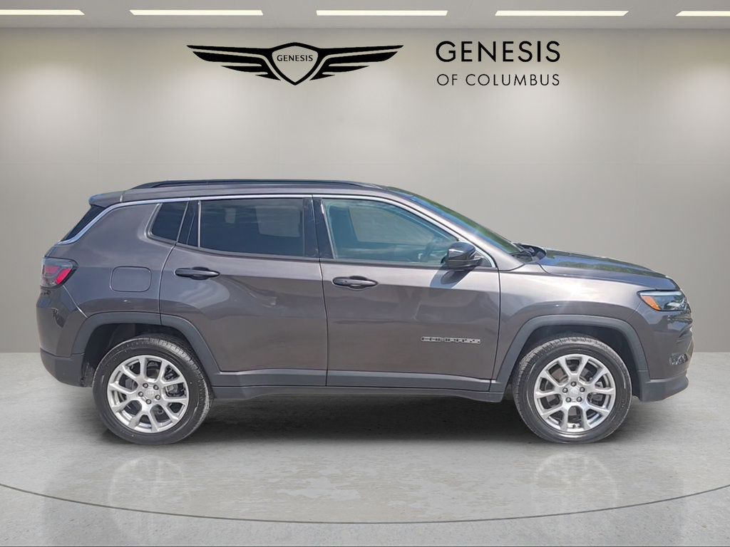 Used 2023 Jeep Compass Latitude w/ Sun and Sound Group AWD/4WD image 6
