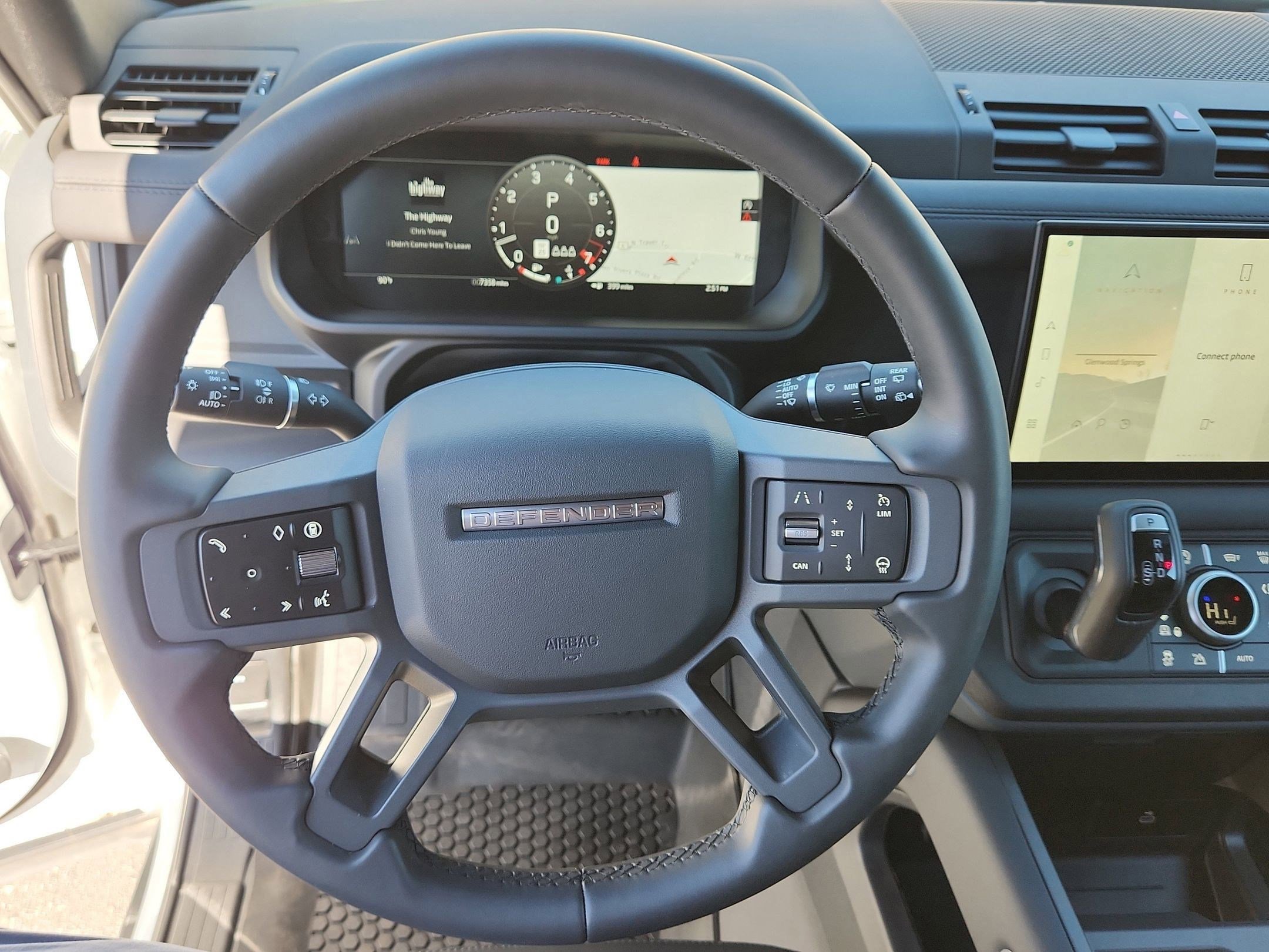 Used 2025 Land Rover Defender 90 X-Dynamic SE image 15