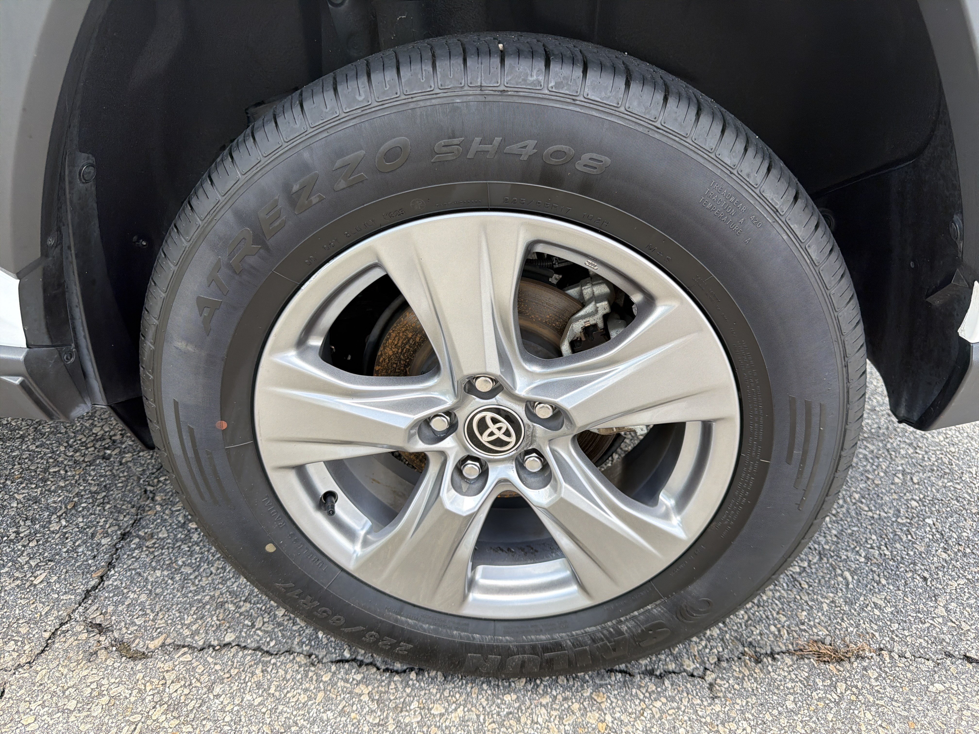 Certified 2024 Toyota RAV4 XLE FWD image 30