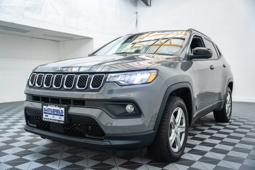 Used 2024 Jeep Compass Latitude AWD/4WD image 3