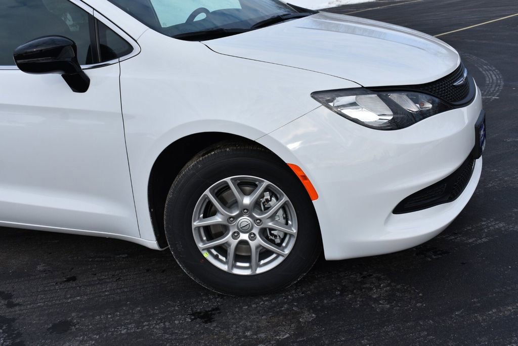 New 2026 Chrysler Voyager LX image 3