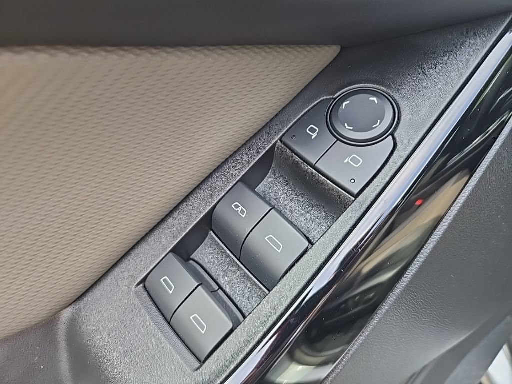 Used 2025 Chevrolet Equinox LT w/ Convenience Package II FWD image 26