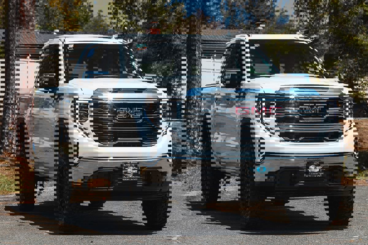 Used 2024 GMC Sierra 1500 SLT image 6
