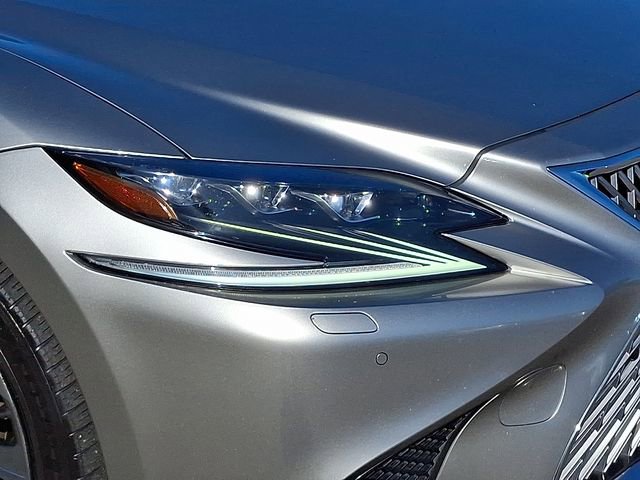 Used 2019 Lexus LS 500h image 11