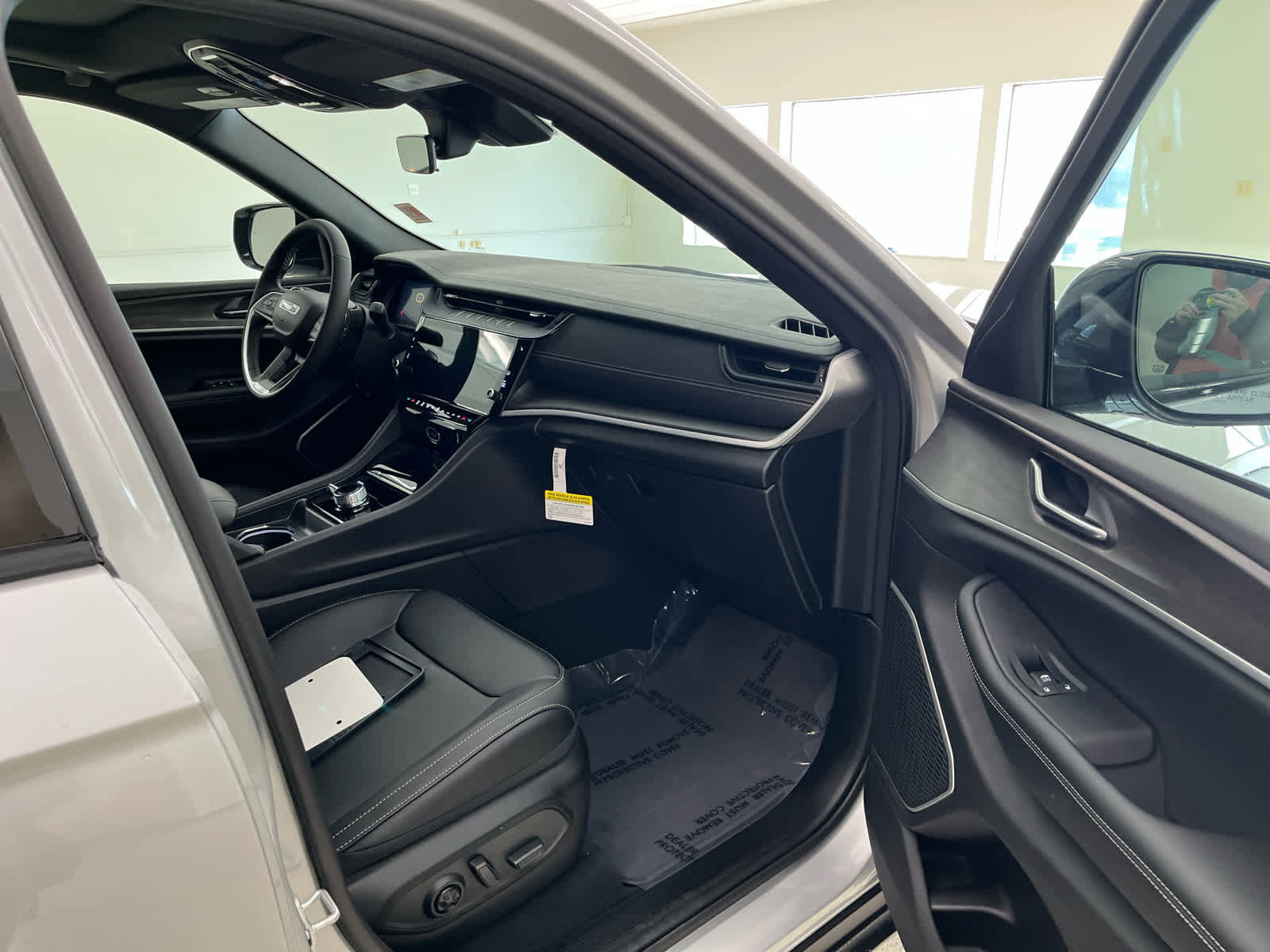 New 2026 Jeep Grand Cherokee Limited w/ Limited Altitude Package AWD/4WD image 16