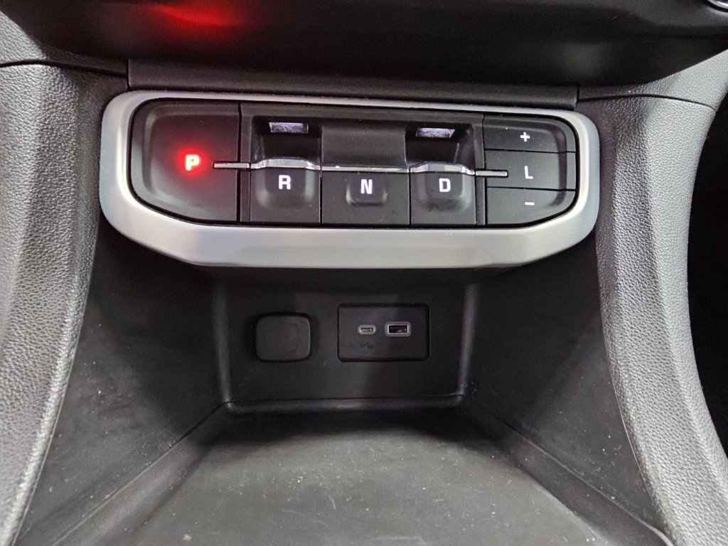 Used 2022 GMC Acadia SLE w/ Driver Convenience Package FWD image 20