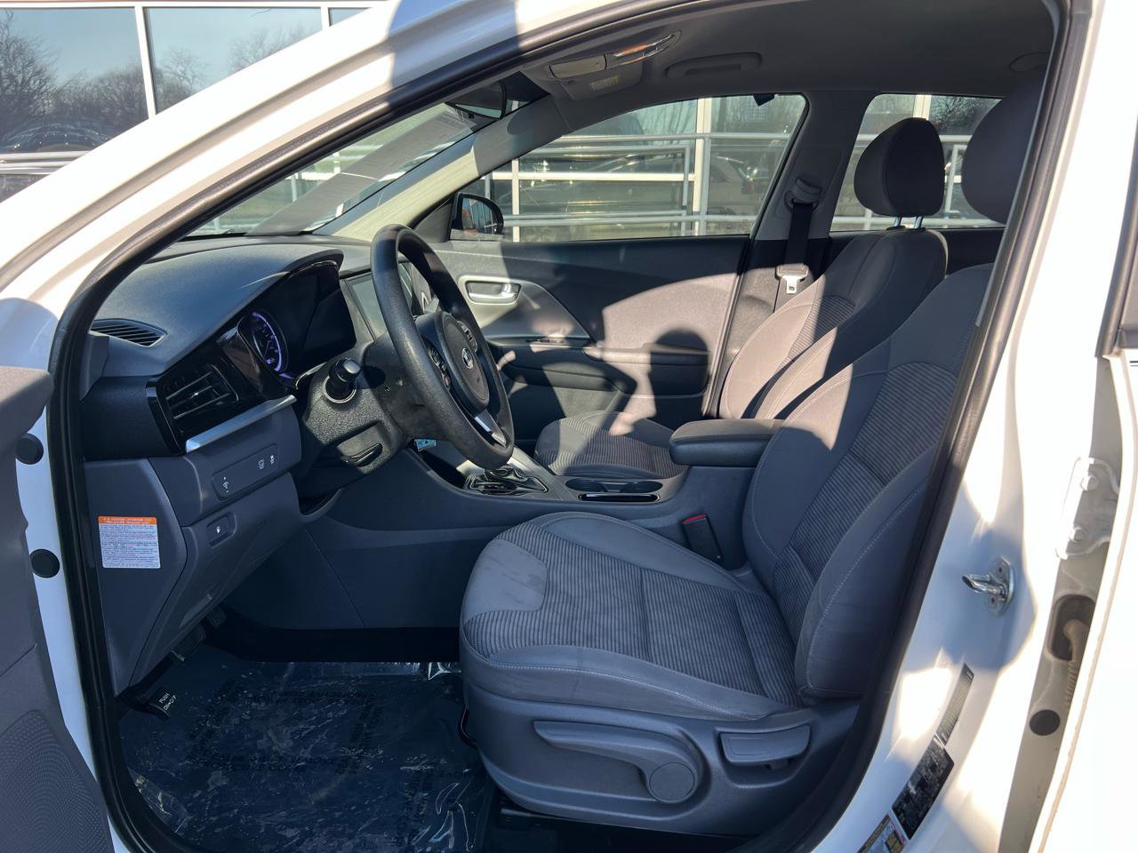 Used 2020 Kia Niro LX image 11