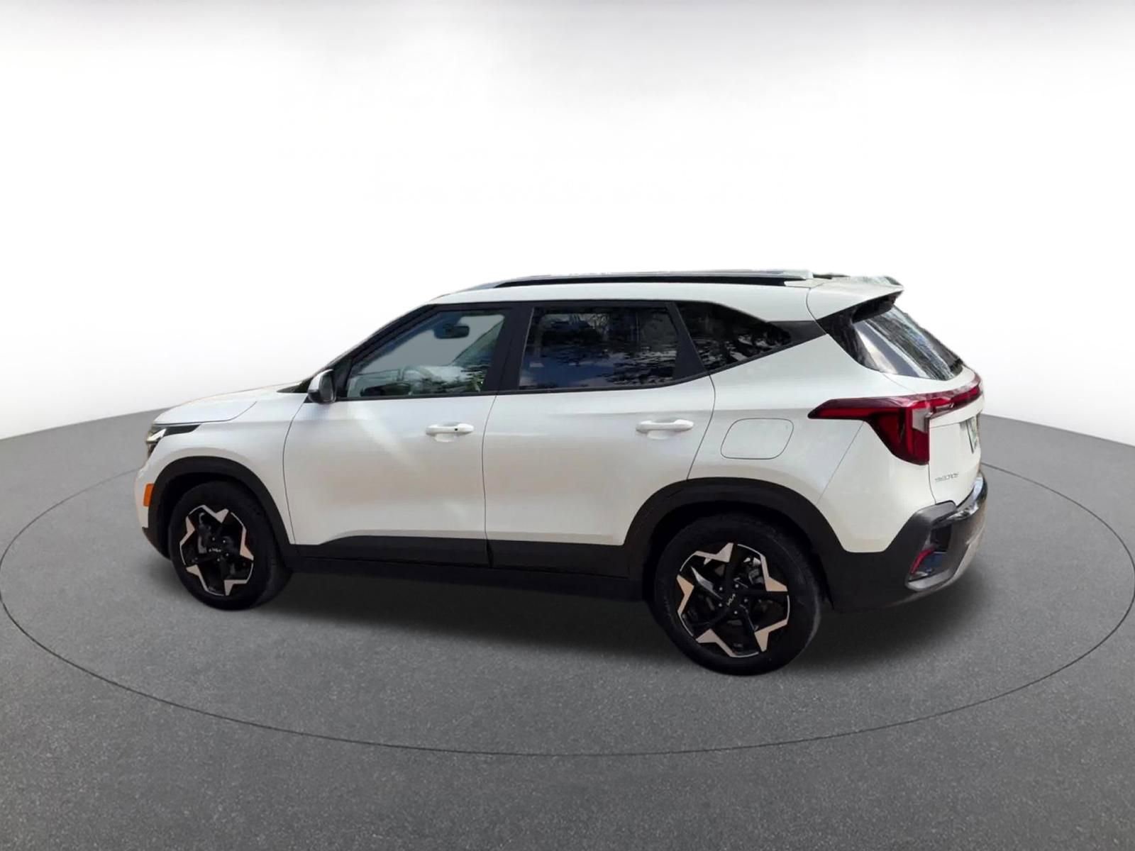 Used 2025 Kia Seltos S image 10