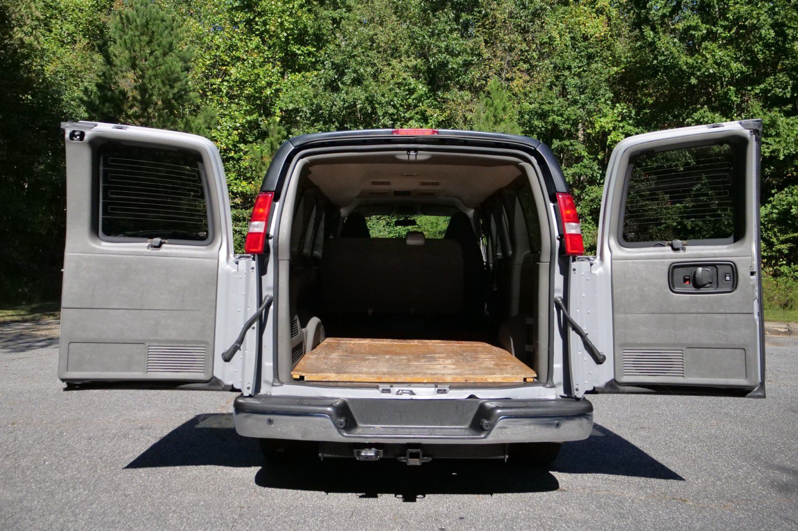 Used 2022 GMC Savana 2500 w/ Communications Package RWD image 10