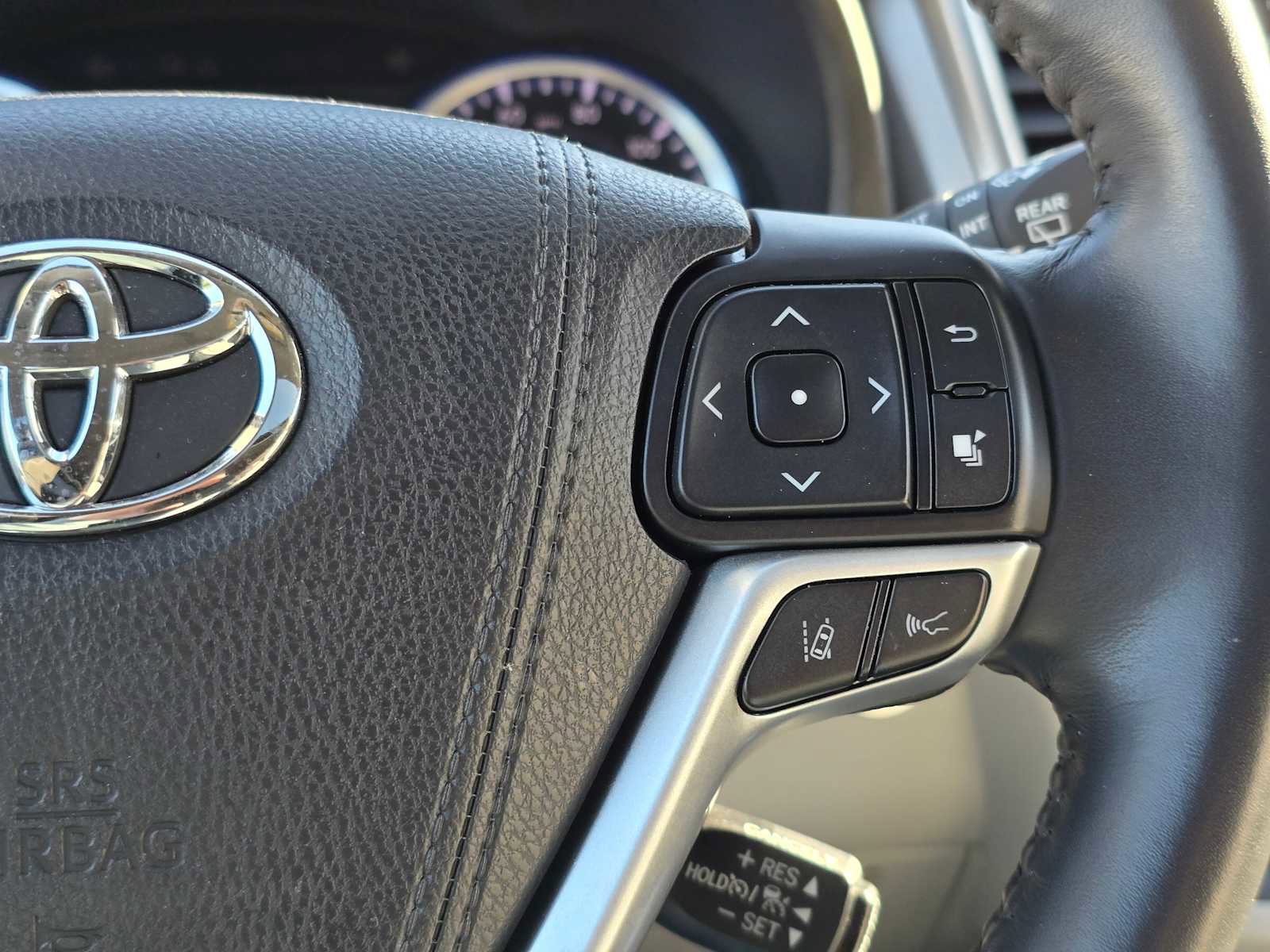 Used 2017 Toyota Highlander XLE image 32