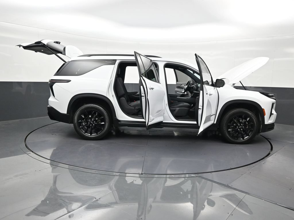 Used 2025 Chevrolet Traverse LT w/ Midnight/Sport Edition FWD image 33