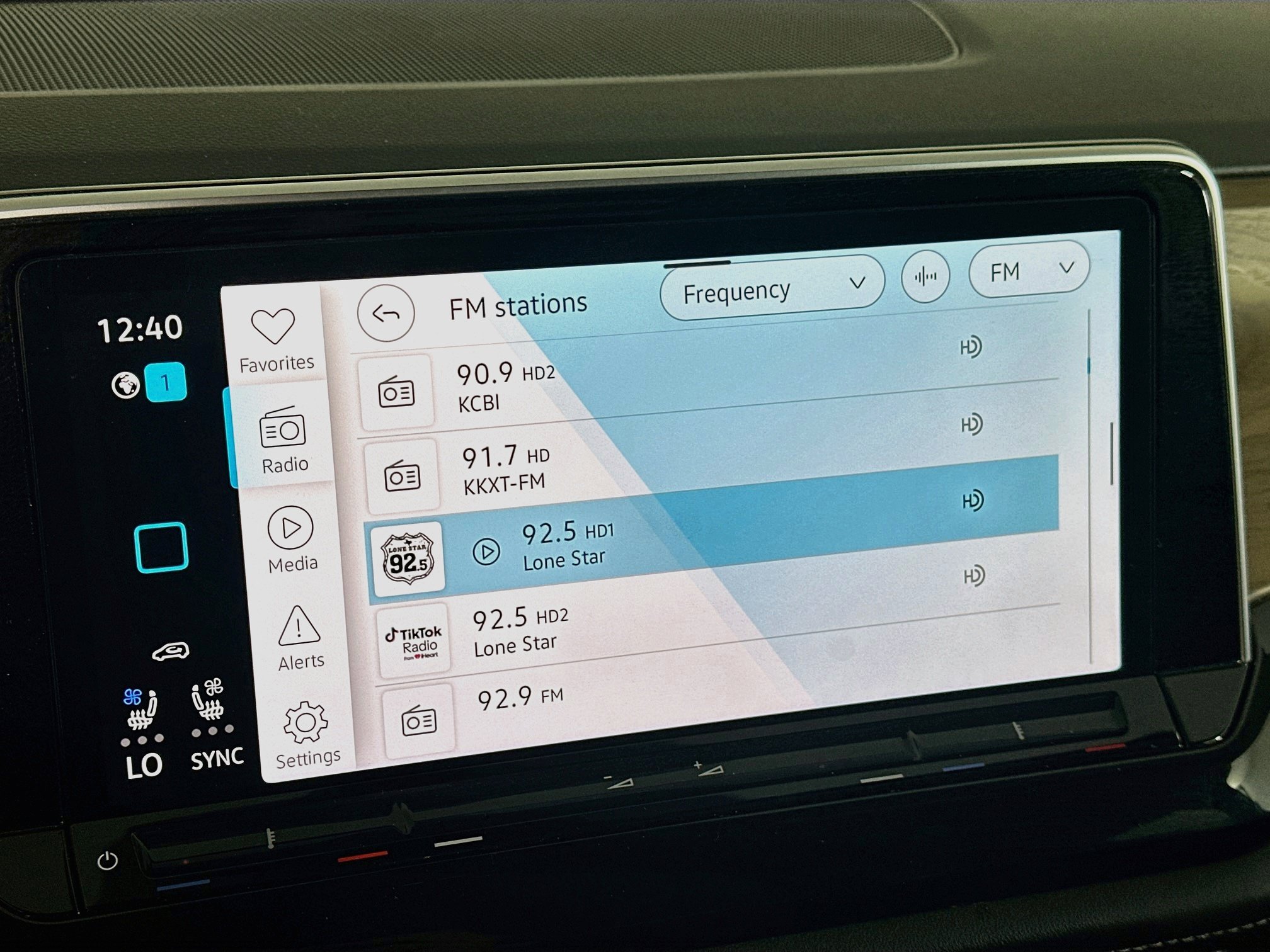 Used 2025 Volkswagen Atlas SE FWD image 21