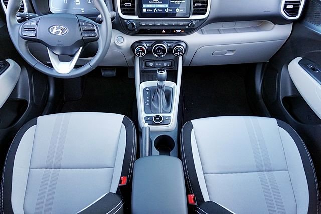 Used 2026 Hyundai Venue SEL image 24
