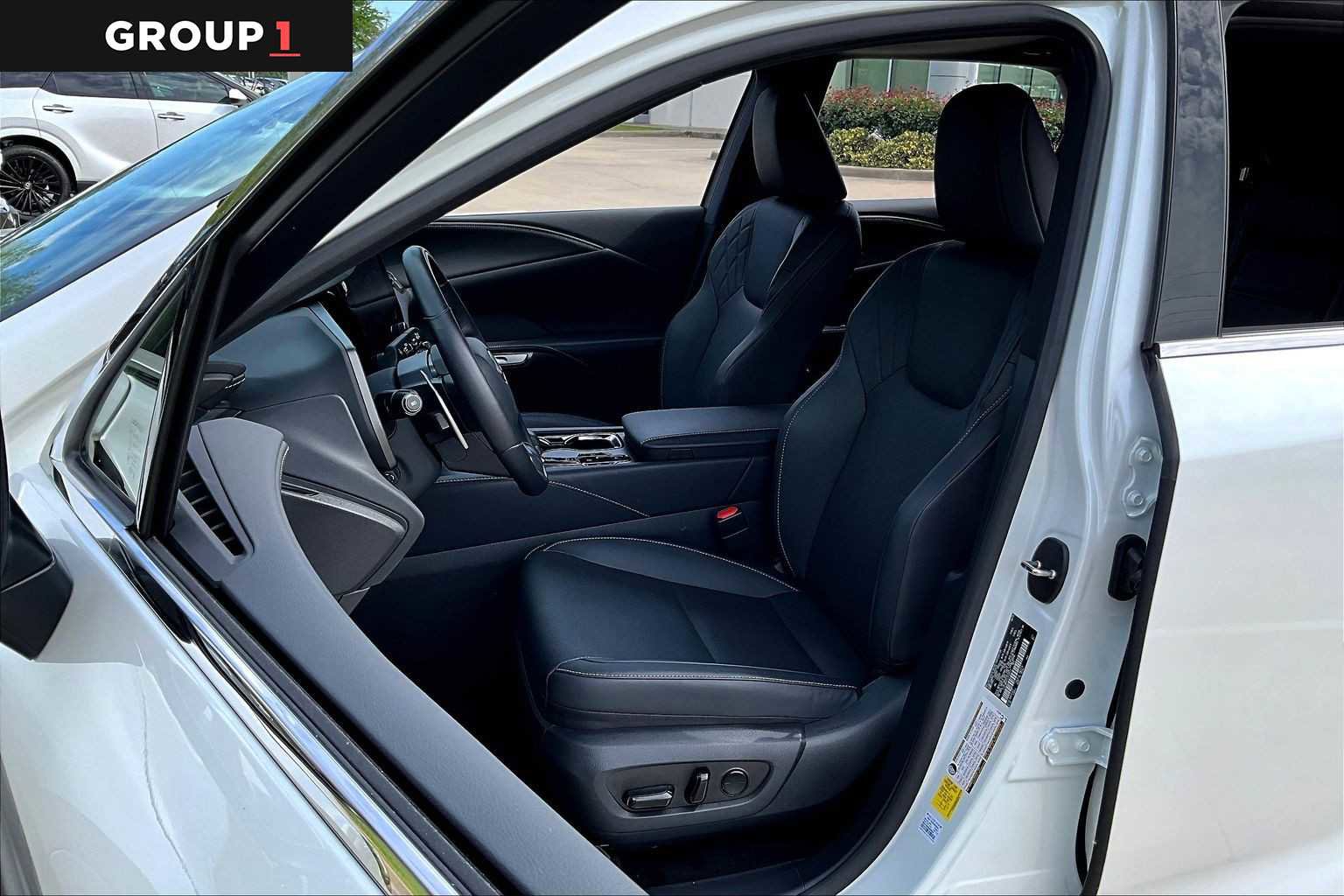 Used 2025 Lexus RX 350 Premium w/ Accessory Package (Z1) image 7