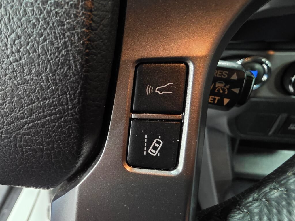 Used 2023 Toyota Tacoma SR5 AWD/4WD image 14